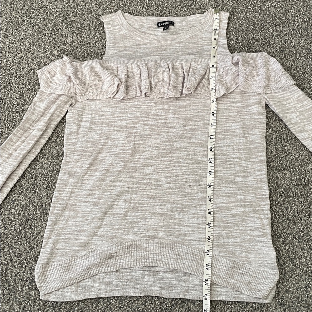 Express Ruffle Cold Shoulder Top - Picture 6 of 8